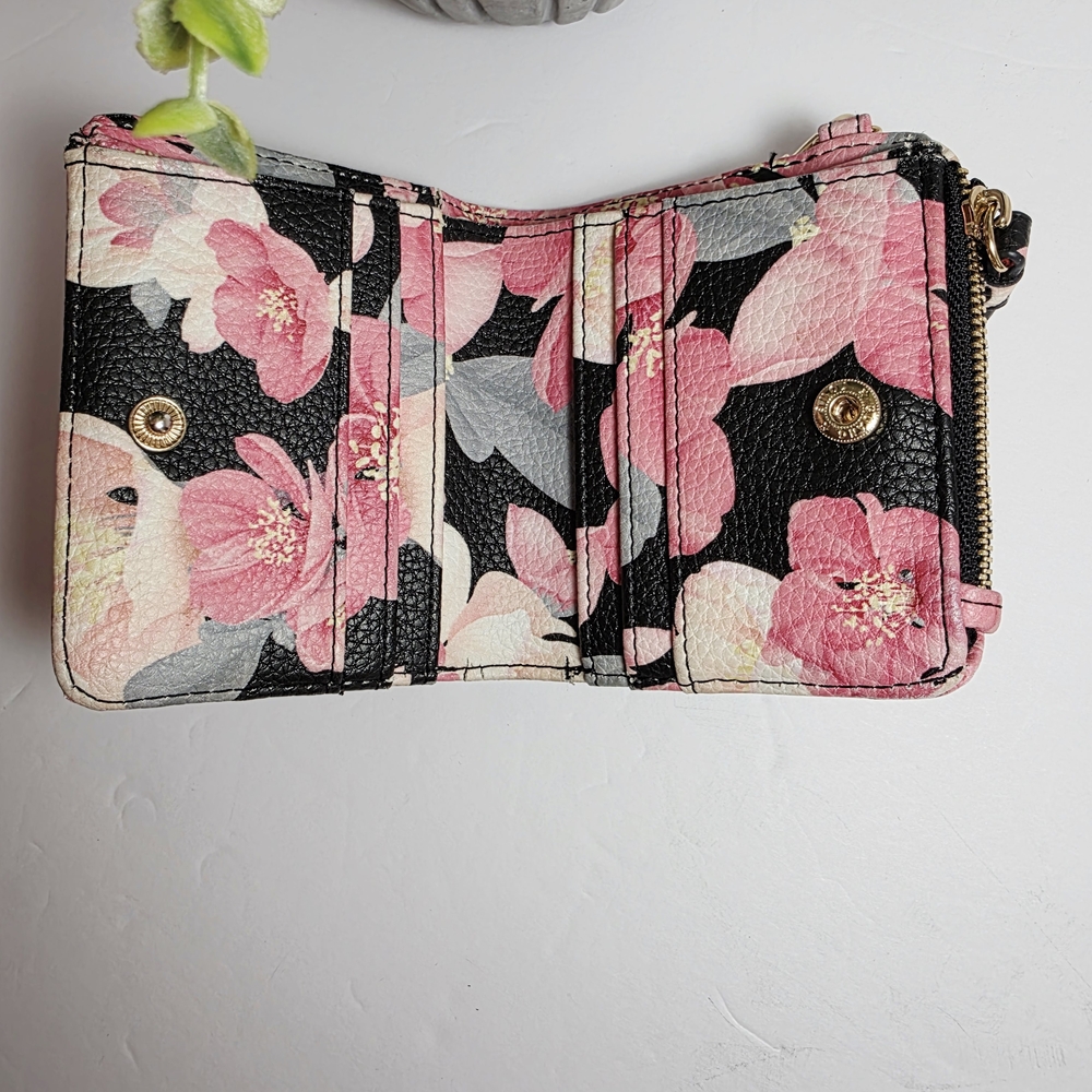 Steve Madden Pink Floral Women's Wallet - Picture 6 of 11